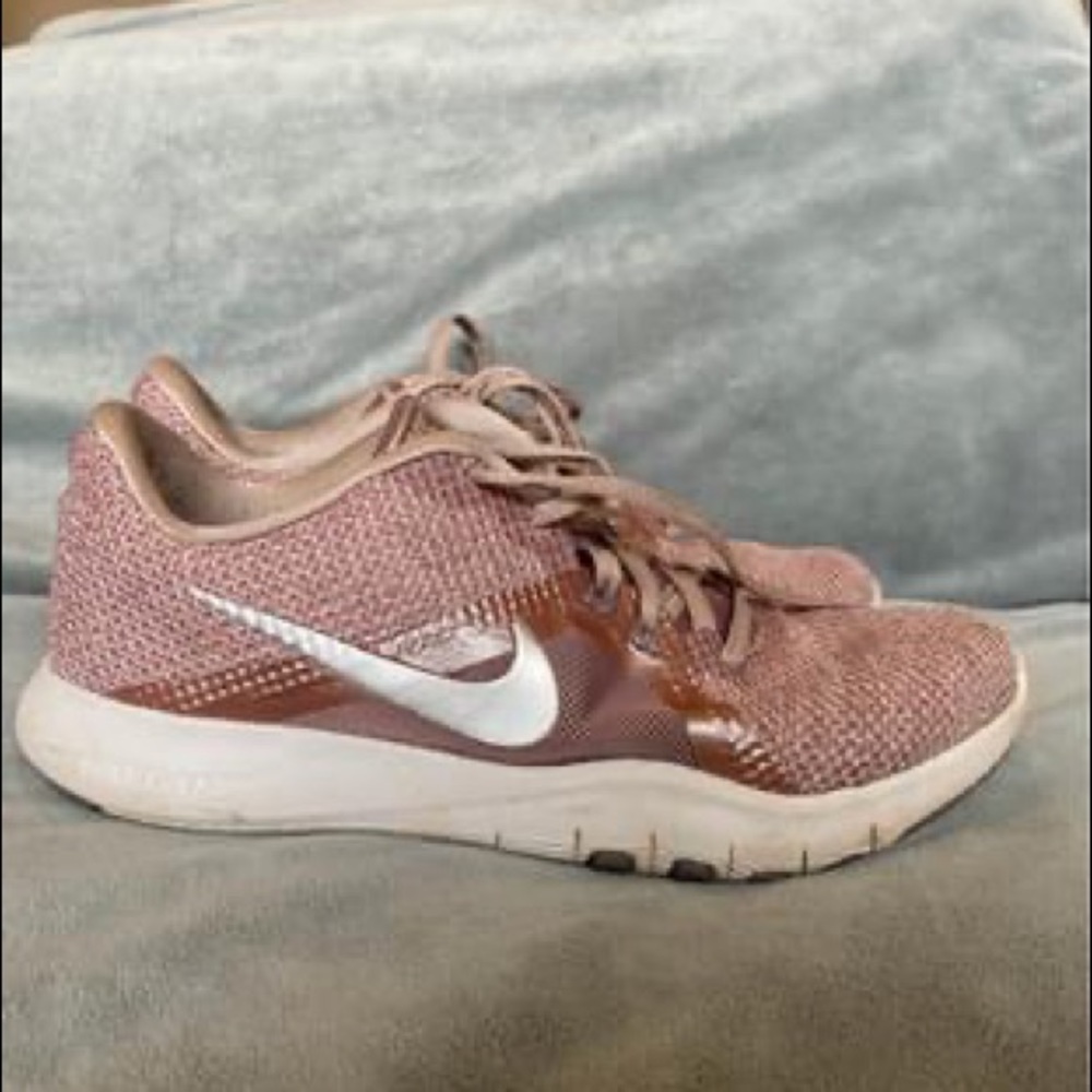 Rose gold/dusty pink nike sneaker